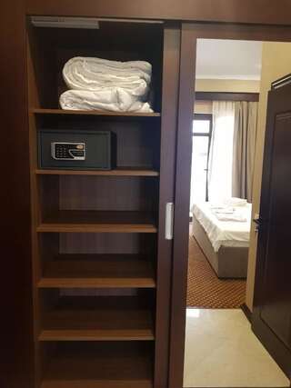 Отель AinLan Сухум Двухместный номер с 2 отдельными кроватями и балконом-3