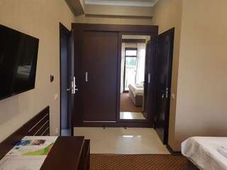Отель AinLan Сухум Двухместный номер с 1 кроватью и балконом-5