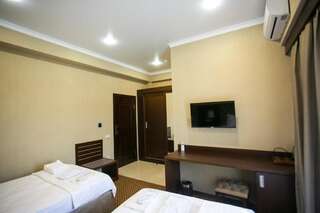 Отель AinLan Сухум Двухместный номер с 2 отдельными кроватями и балконом-13