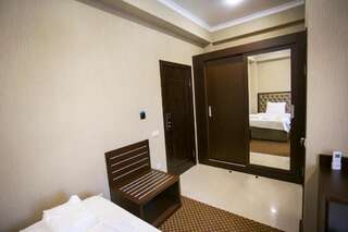 Отель AinLan Сухум Двухместный номер с 2 отдельными кроватями и балконом-21